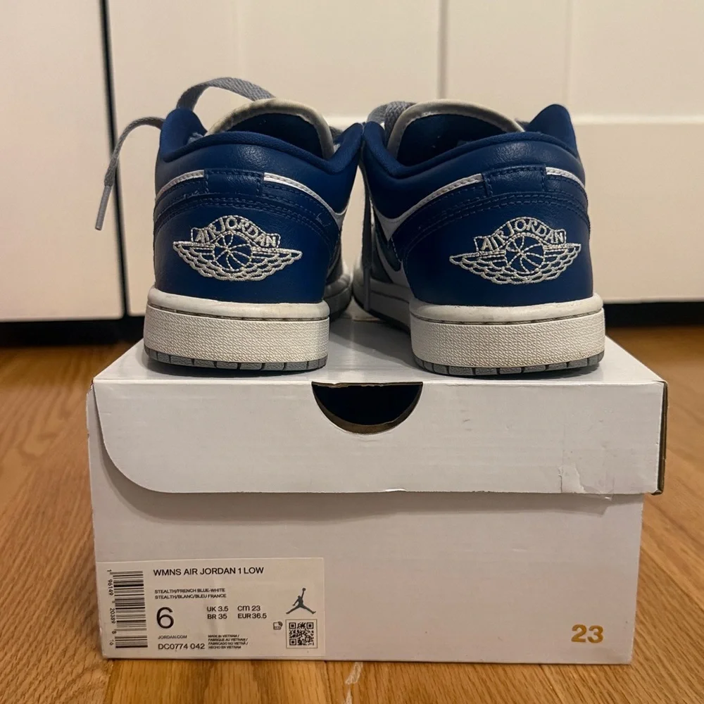 Jordan Women Sneakers in Navy Blue, White, Gray